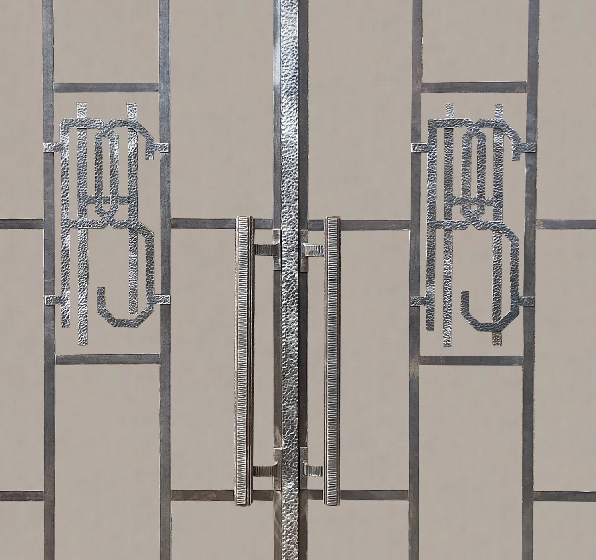 Deux Baies Vitrées Cintrées  Art Deco  Fer Forgé Martelé Et Ciselé Portes Anciennes-photo-3