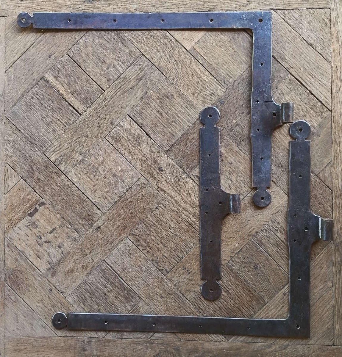 Pentures pour Portes Anciennes et une centaine d'autres ferronneries dans notre trésor !