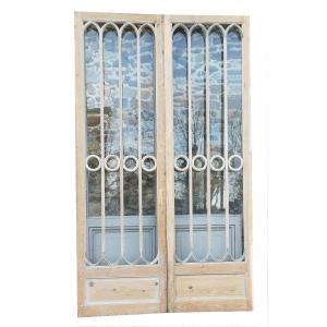 Very Original And Attractive Old Double Glass Door Decoration Boutique Store Workshop
