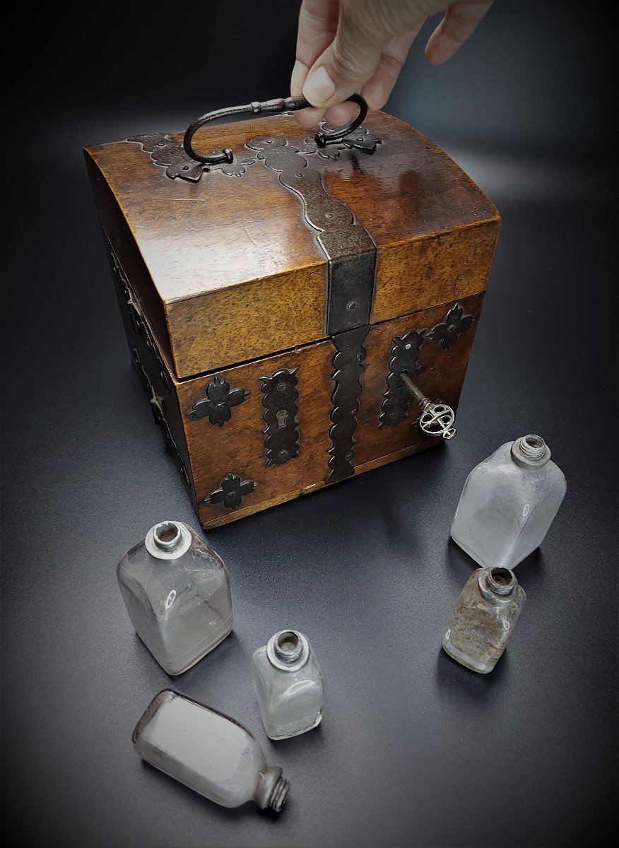 18th Century Apothecary Box-photo-8
