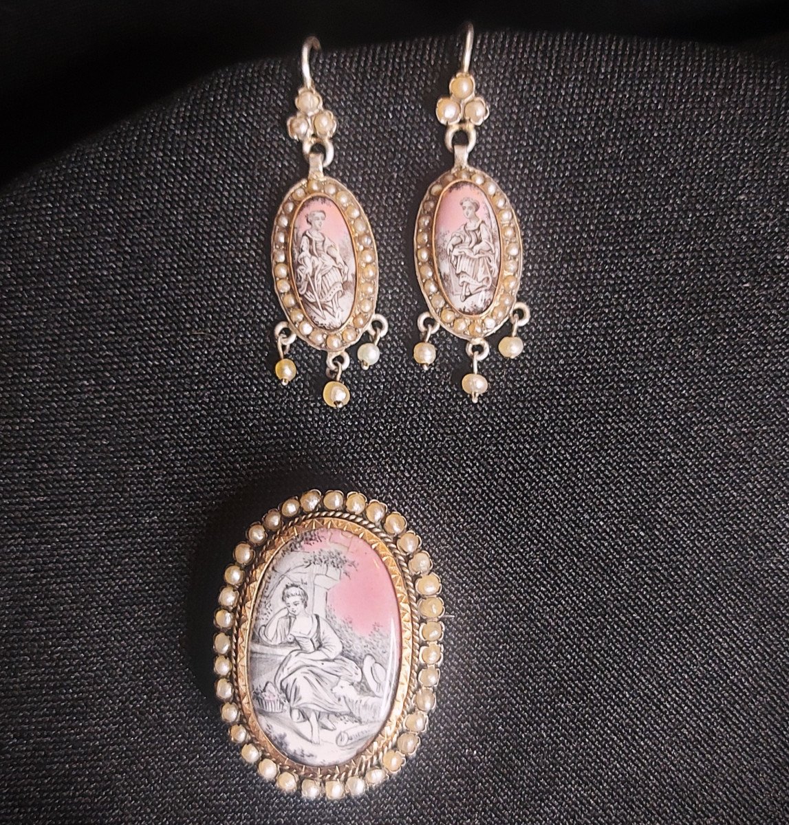 Boucles d'Oreilles & Broche en Grisaille Aux Scènes Pastorales Début 19e Siècle-photo-3