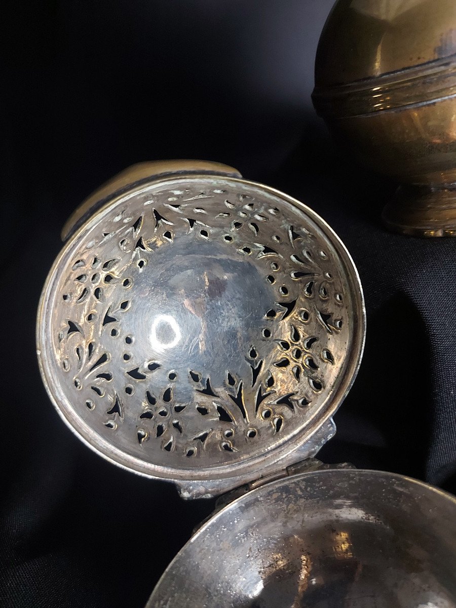 Toilette Au 18e Siècle : Boule à éponge Et Boule à Savon-photo-4