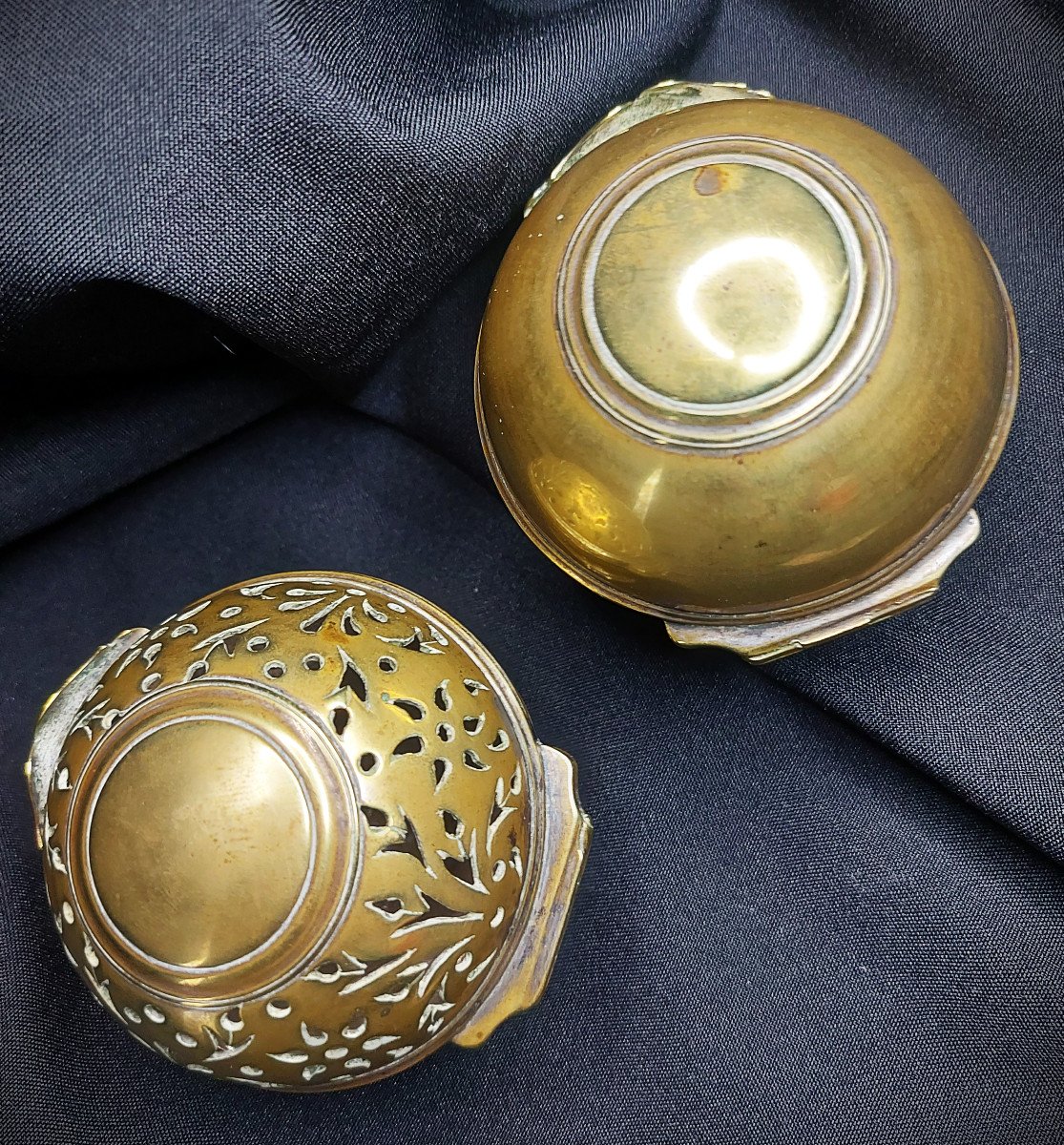 Toilette Au 18e Siècle : Boule à éponge Et Boule à Savon-photo-3