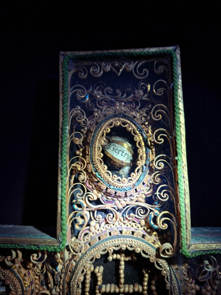 Reliquary Cross And Paper Filigree-photo-6