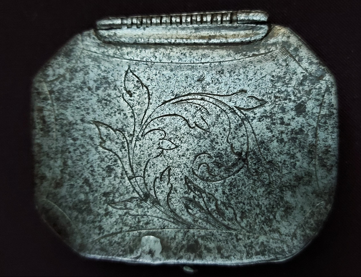 17th Century Iron Snuffbox-photo-2