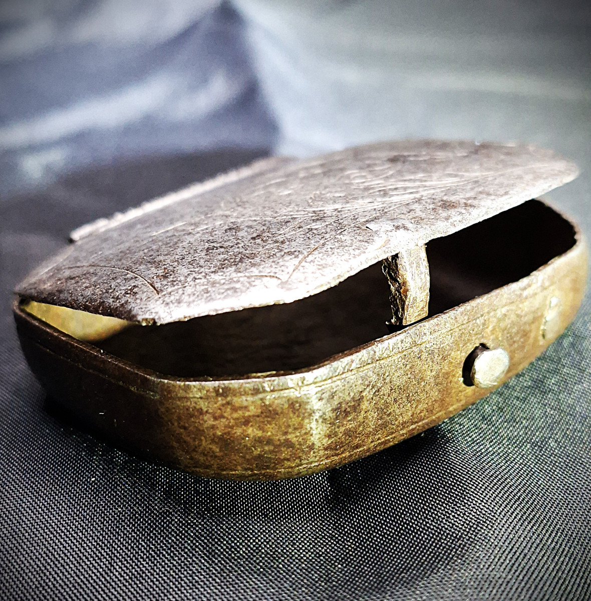 17th Century Iron Snuffbox-photo-3