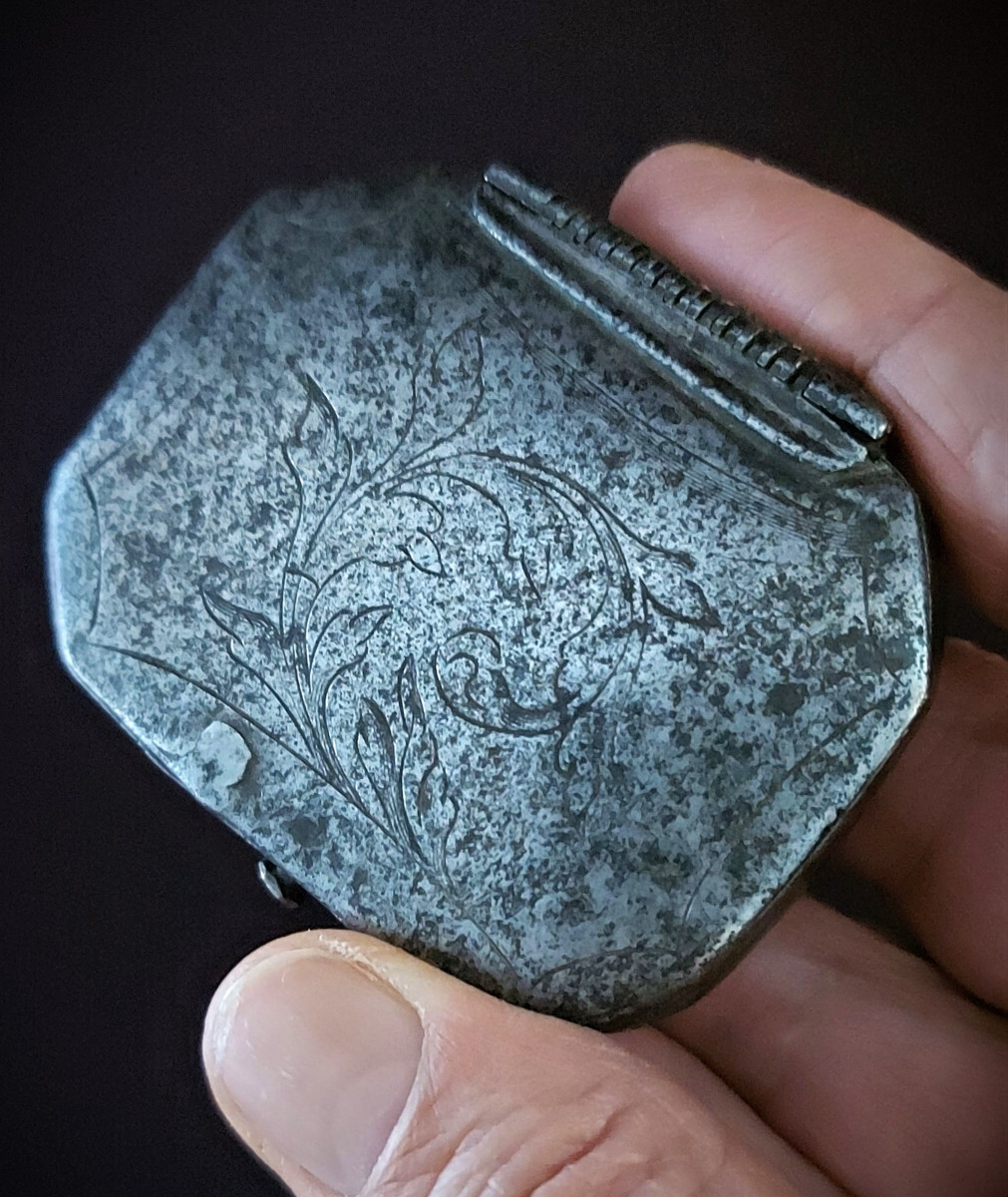 17th Century Iron Snuffbox-photo-4
