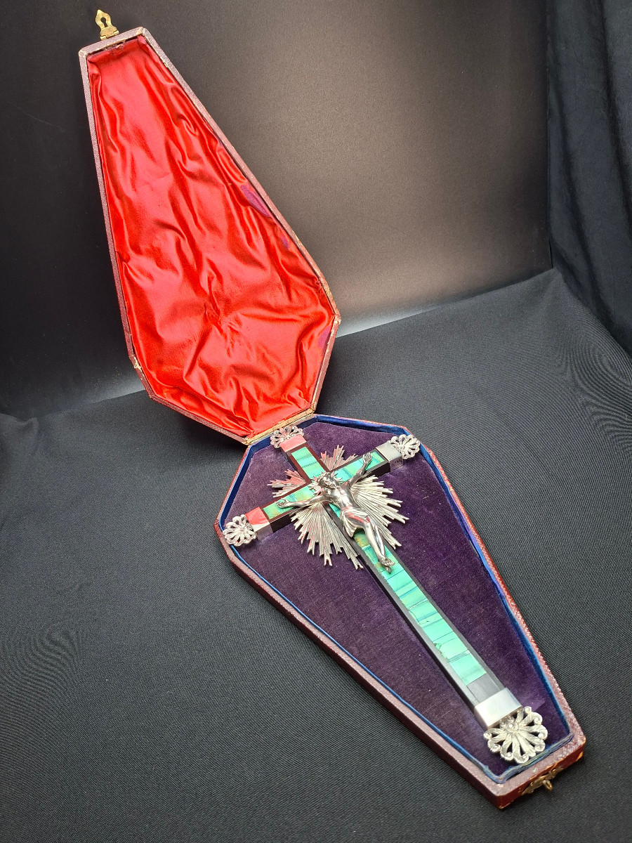 Crucifix In Its Case-photo-3