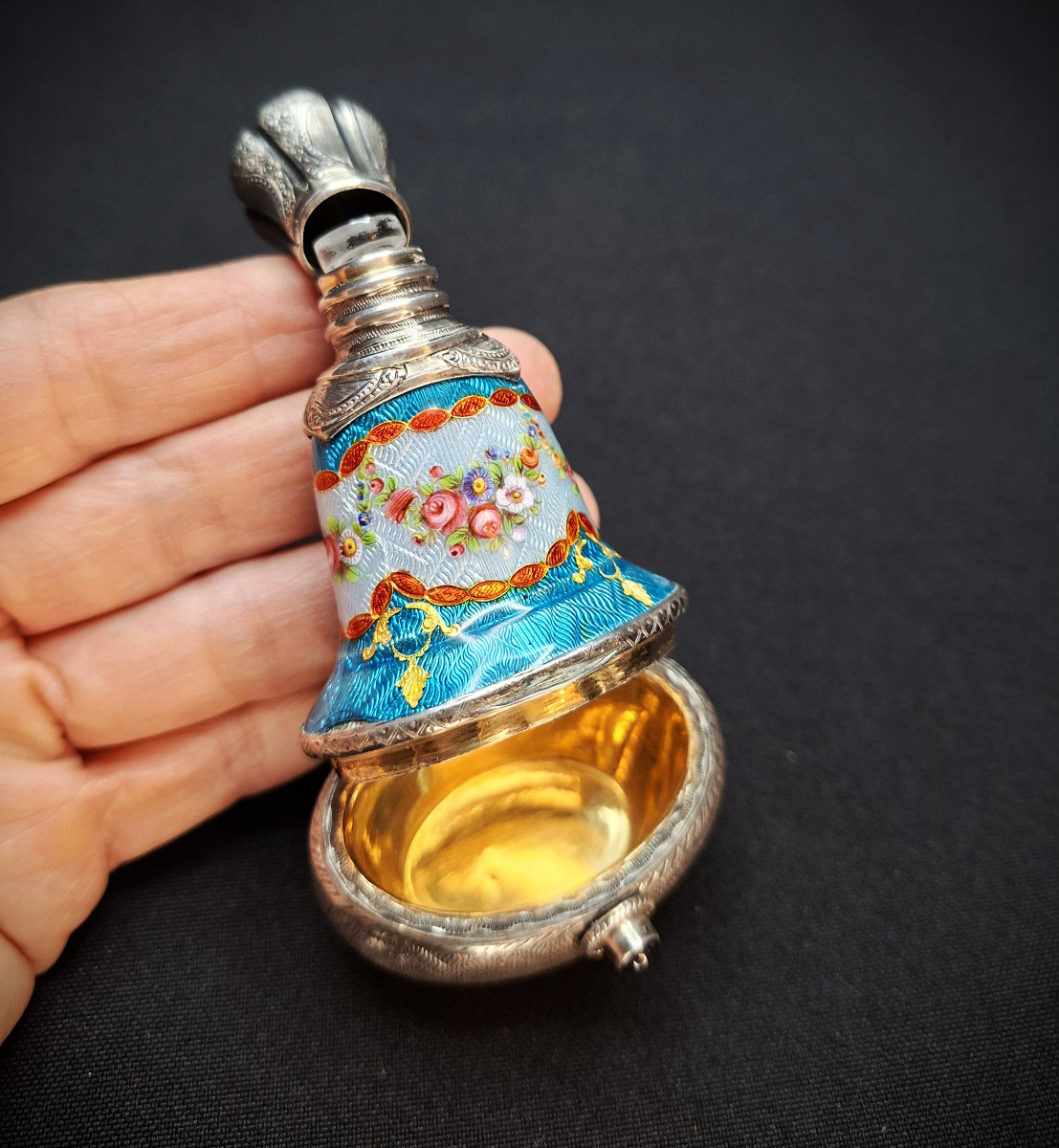 Flacon à parfum et compartiment à priser-photo-2