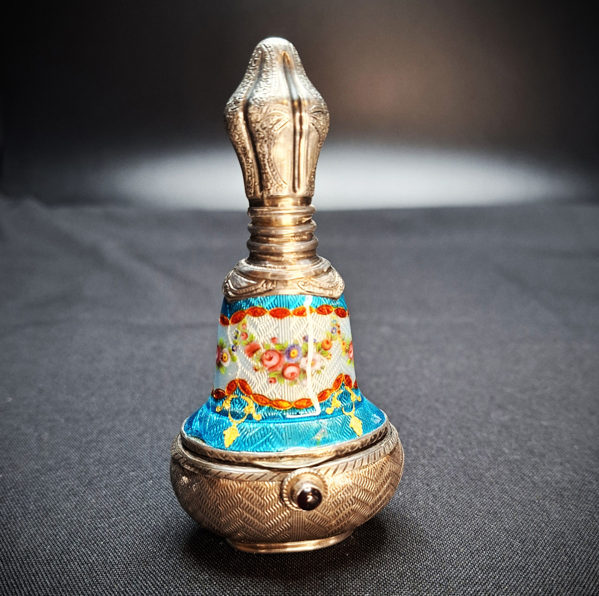 Flacon à parfum et compartiment à priser