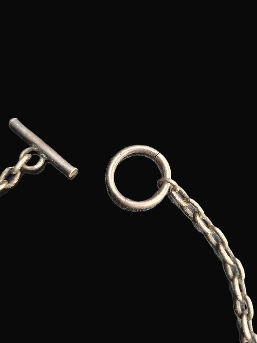Collier brutaliste réalisé à partir de clous de la maréchalerie Mustad-photo-1