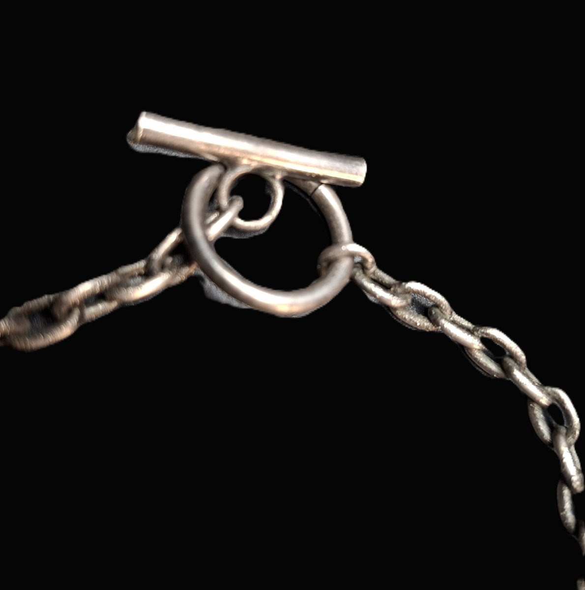 Collier brutaliste réalisé à partir de clous de la maréchalerie Mustad-photo-3