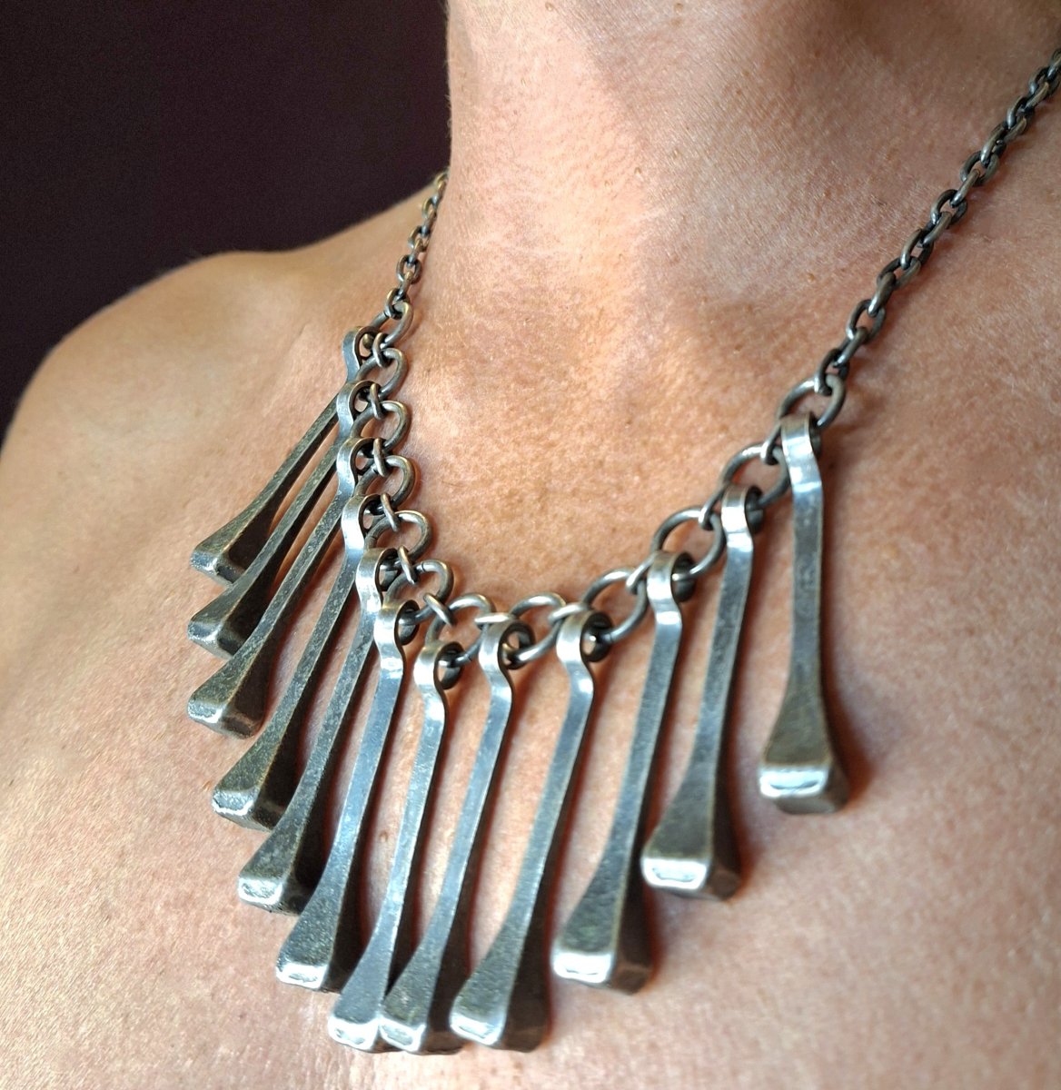 Collier brutaliste réalisé à partir de clous de la maréchalerie Mustad-photo-8