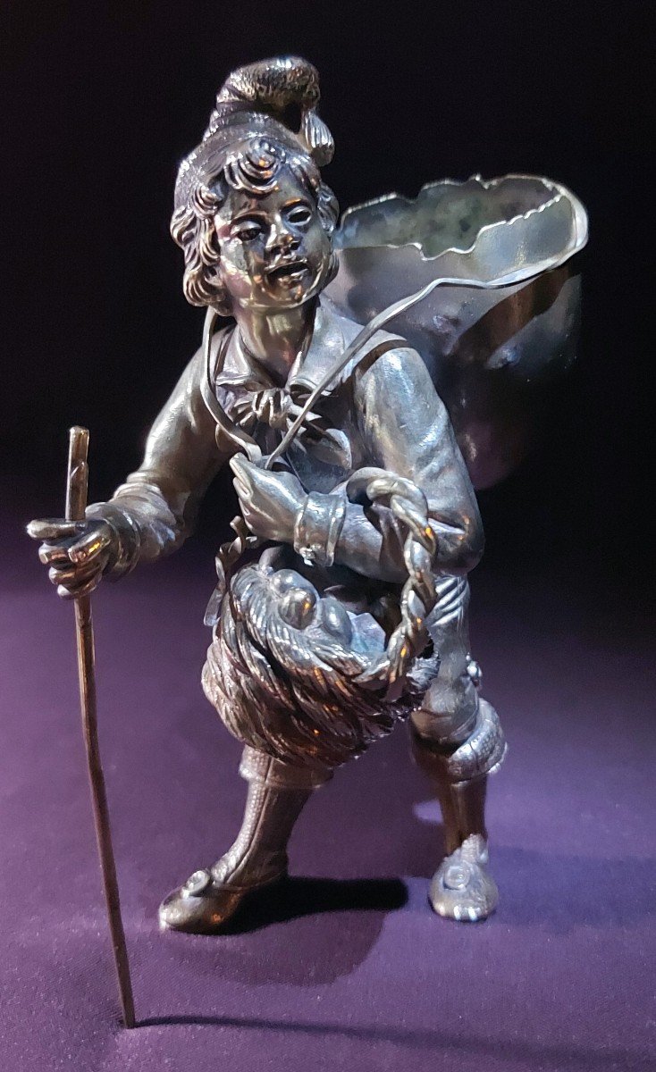 Happy Easter: Bronze, The Little Egg Collector-photo-8