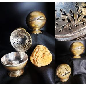 18th Century Toilet: Sponge Ball And Soap Ball