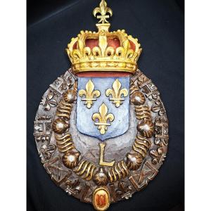 Blason Royaliste en Bois Sculpté
