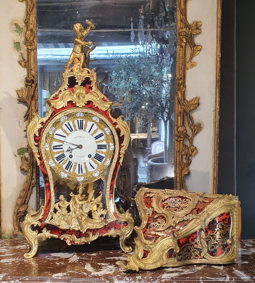 Grand Cartel Et Son Socle Epoque Louis XV