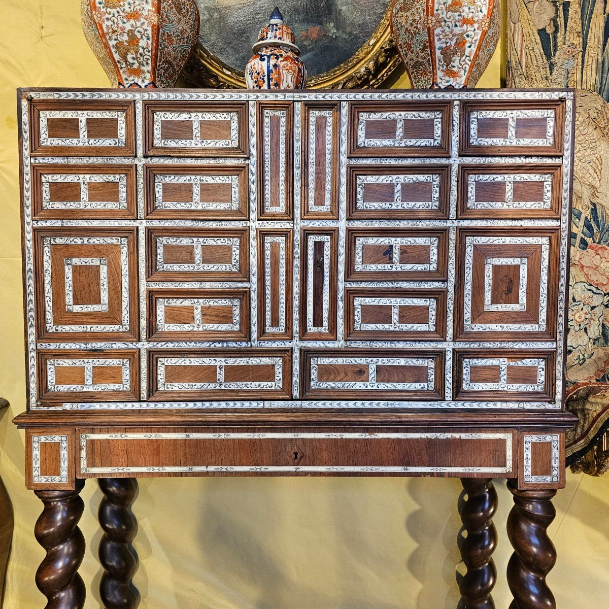 Important Cabinet From The 17th Century-photo-3