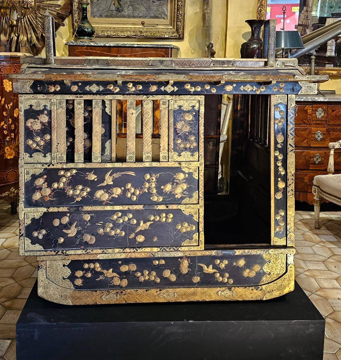 Edo Period Black Lacquer Palanquin-photo-2