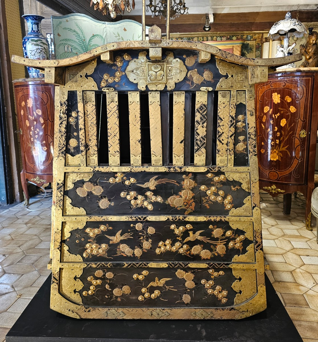 Edo Period Black Lacquer Palanquin-photo-1