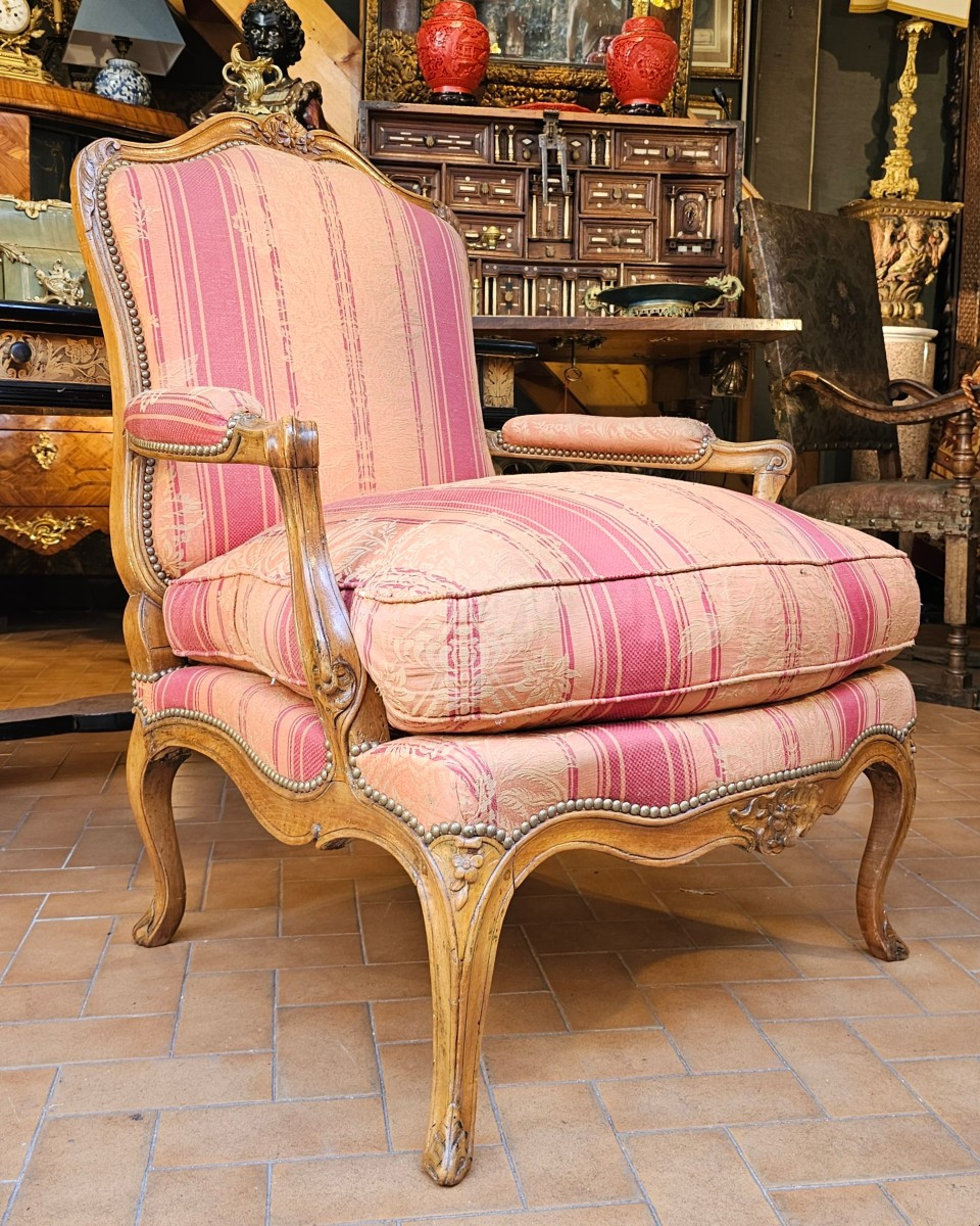 Large Fauteuil Epoque Louis XV