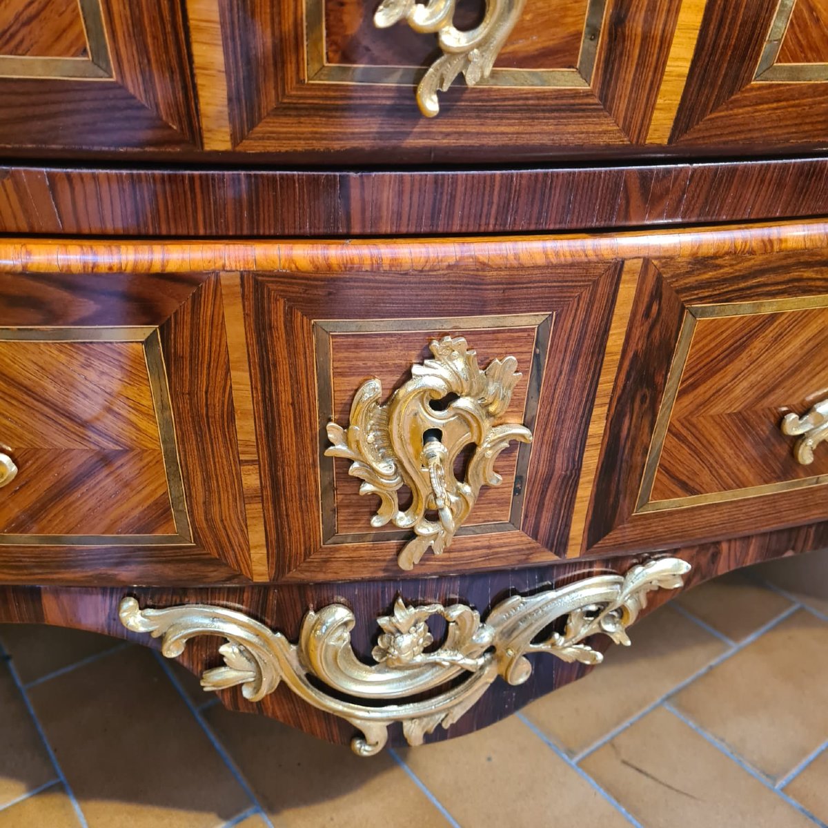 Commode De Forme Tombeau Epoque Louis XV-photo-3