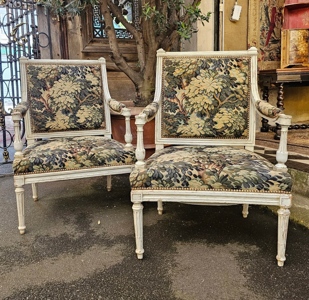 Paire de Larges Fauteuils Epoque Louis XVI-photo-3