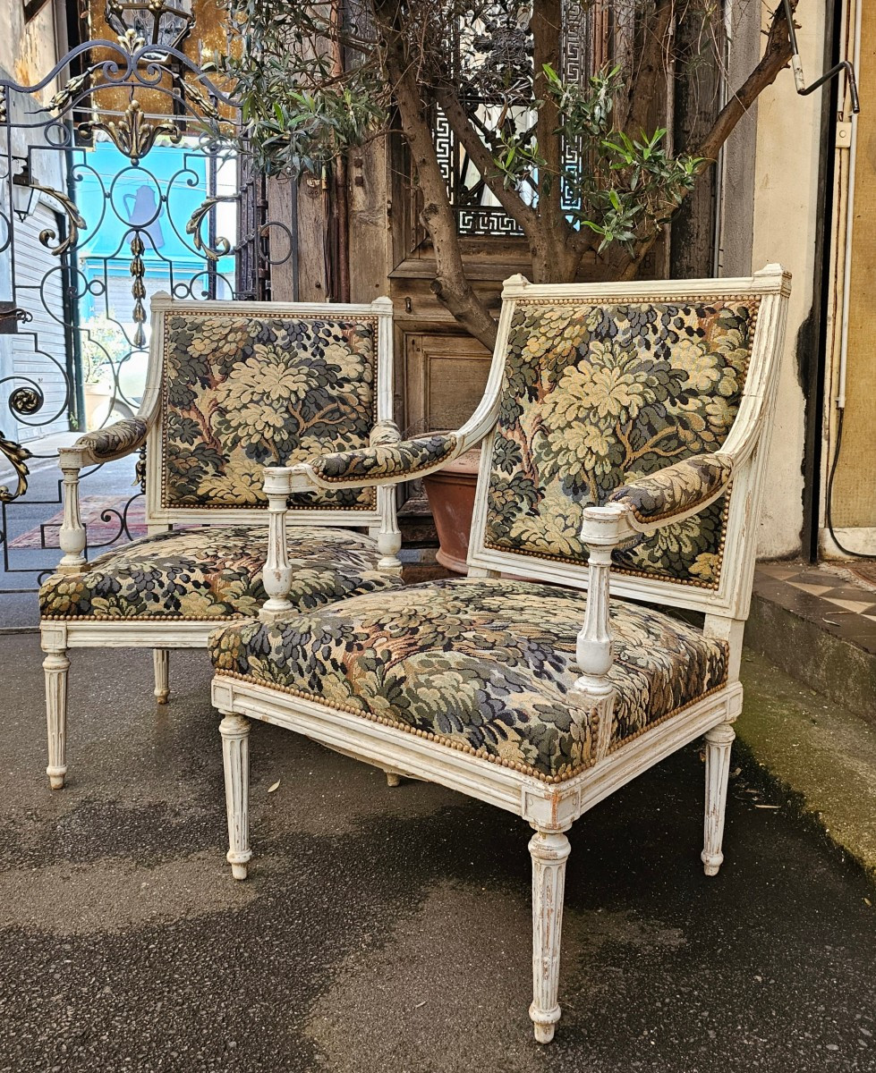 Paire de Larges Fauteuils Epoque Louis XVI