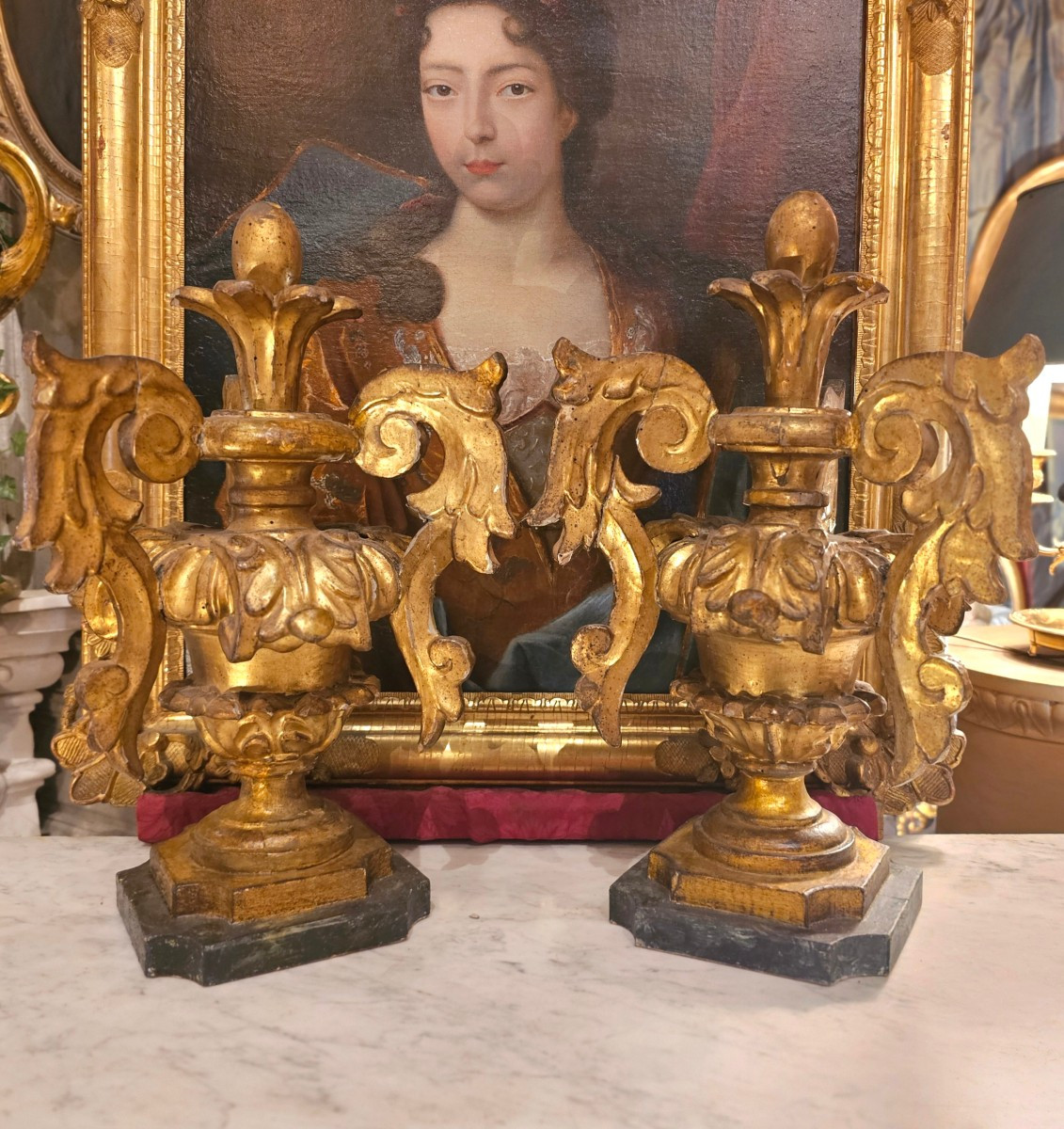Paire de'Urnes en Bois Doré Epoque Louis XIV