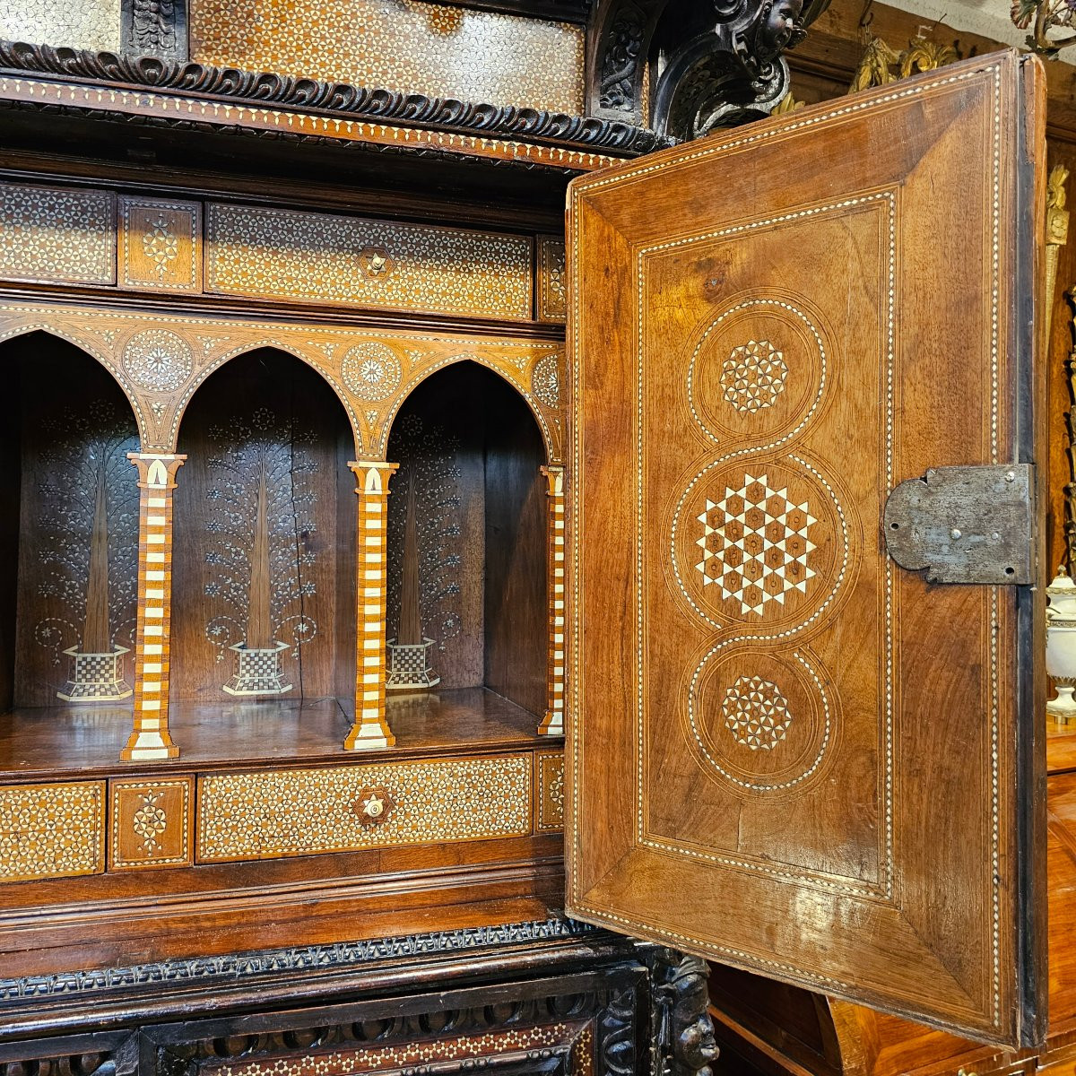17th Century Four-door Buffet-photo-3