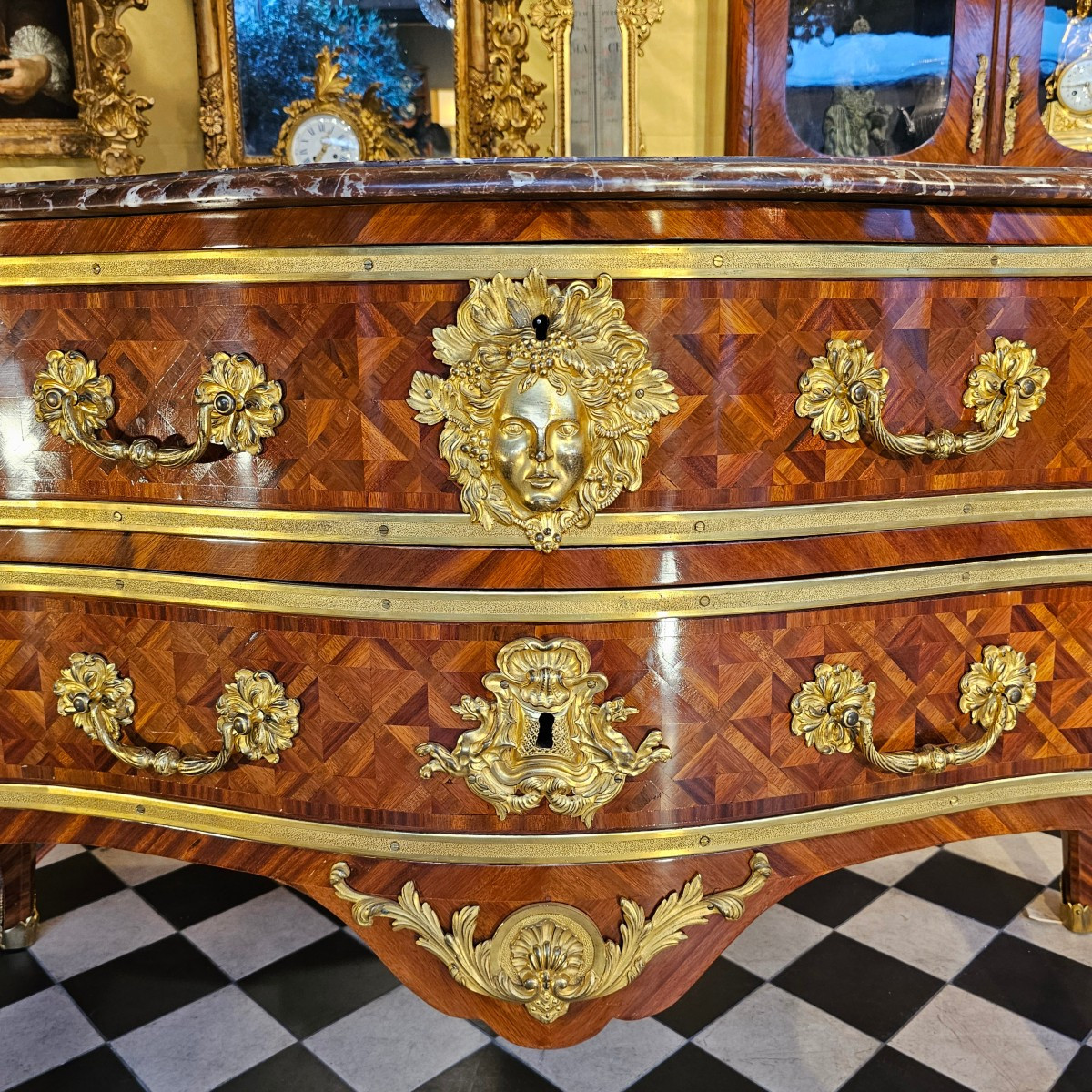 Importante Commode de Forme Galbée du XIXème Siècle-photo-3