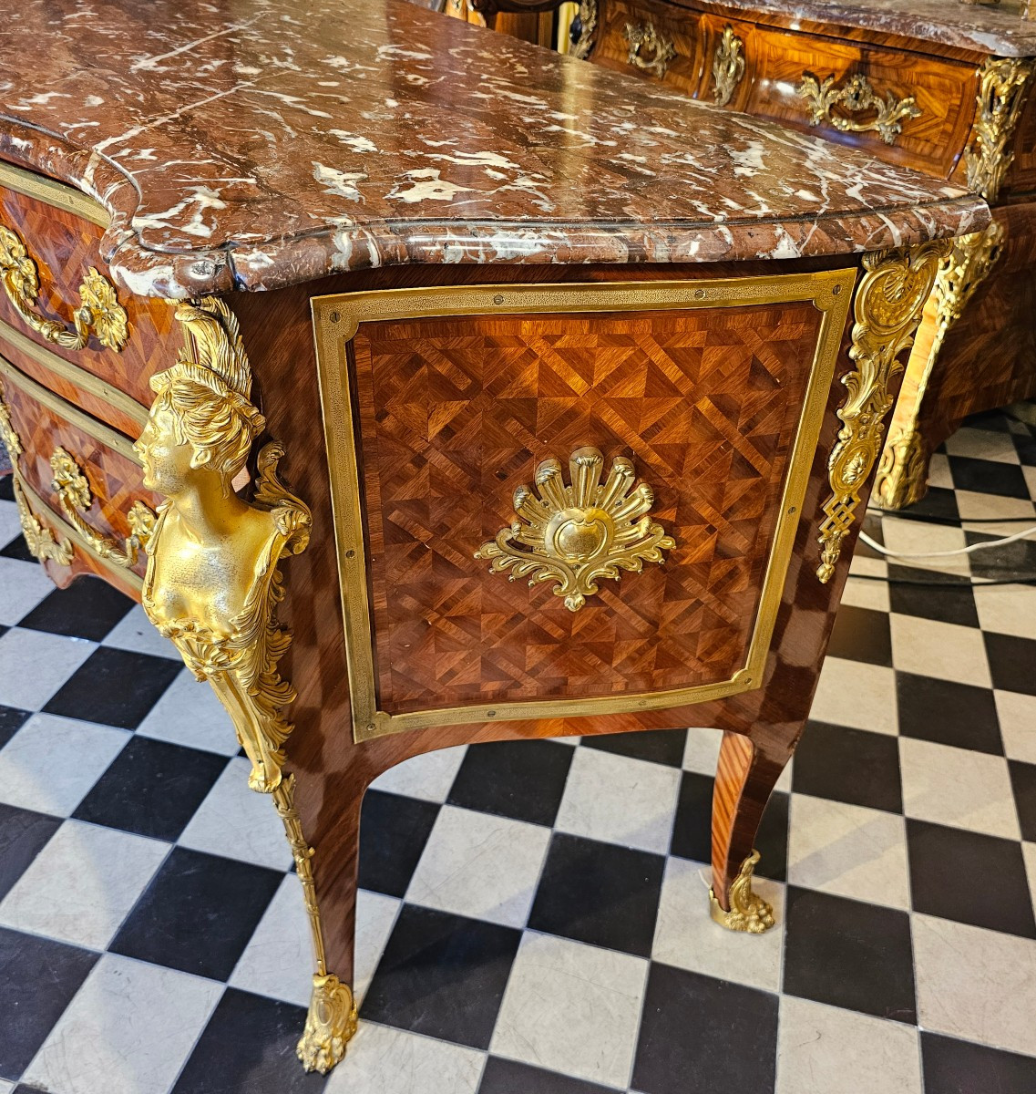 Importante Commode de Forme Galbée du XIXème Siècle-photo-2