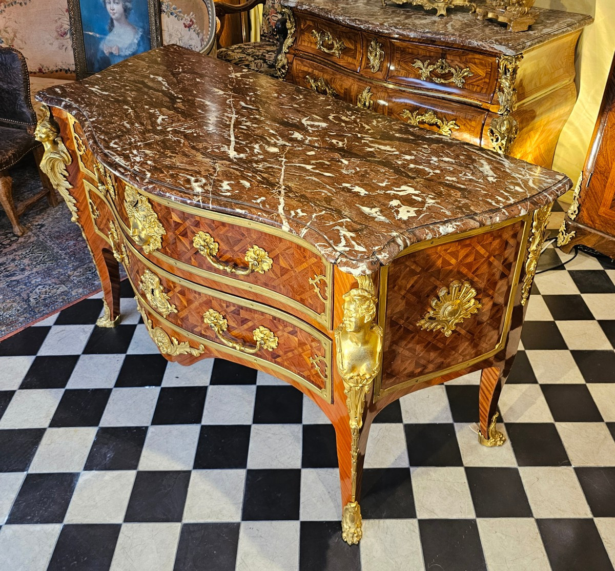 Importante Commode de Forme Galbée du XIXème Siècle-photo-4