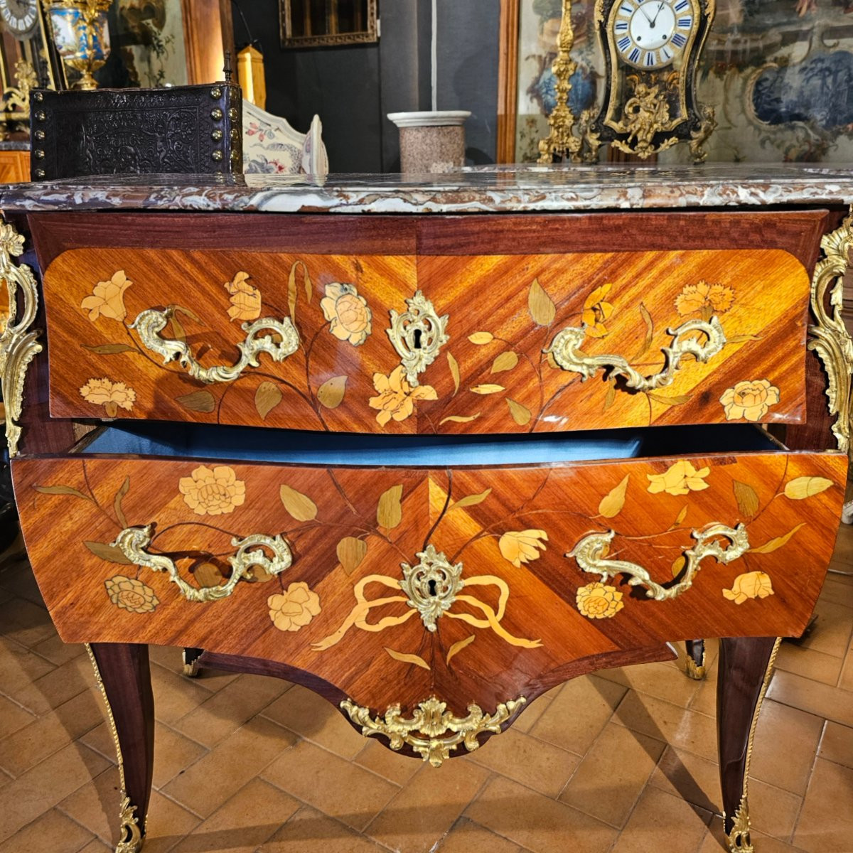 Commode de Forme Galbée Epoque Louis XV-photo-2