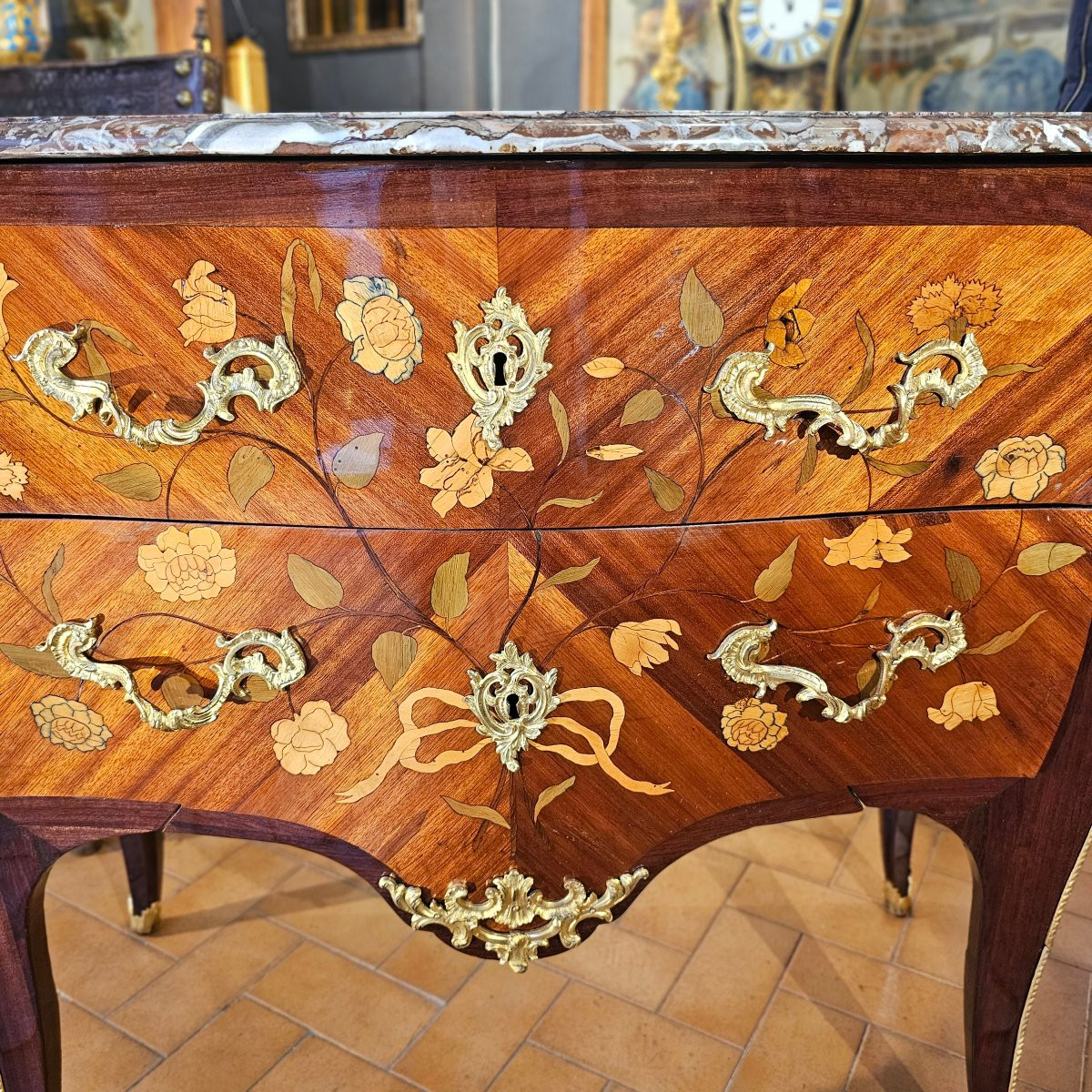 Commode de Forme Galbée Epoque Louis XV-photo-3