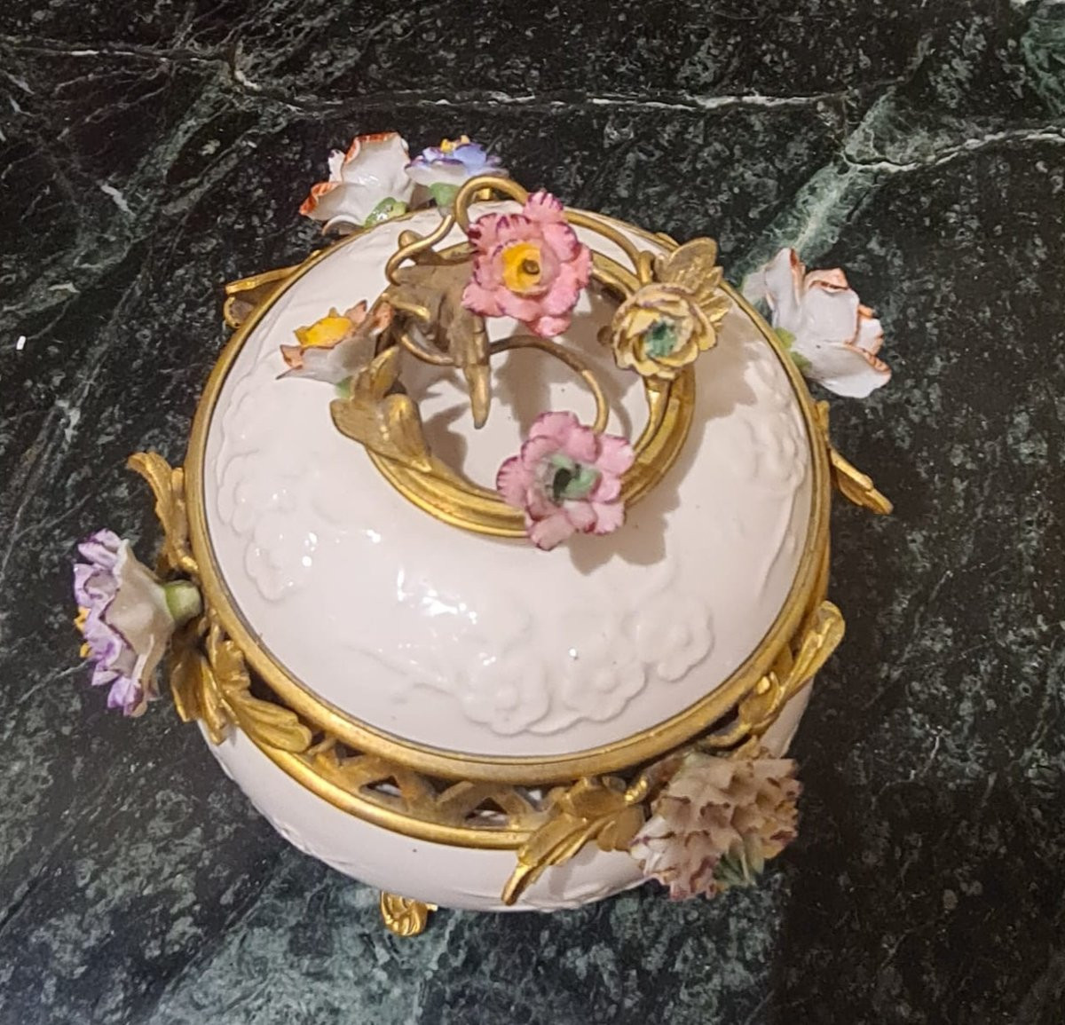 Brûle Parfum en Porcelaine de Saint Cloud Epoque XIXème Siècle-photo-1