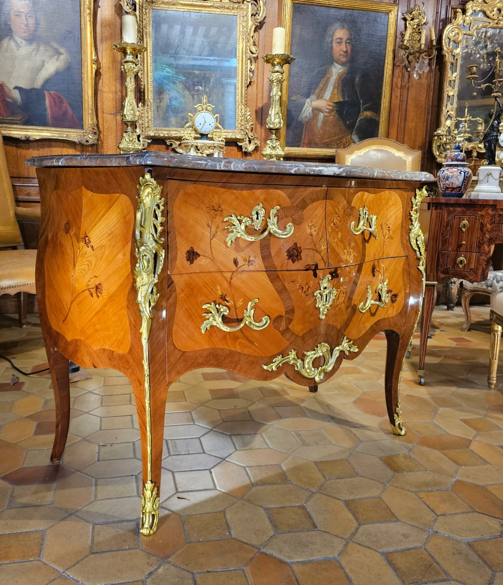 Commode de Forme Galbée Epoque Louis XV-photo-2