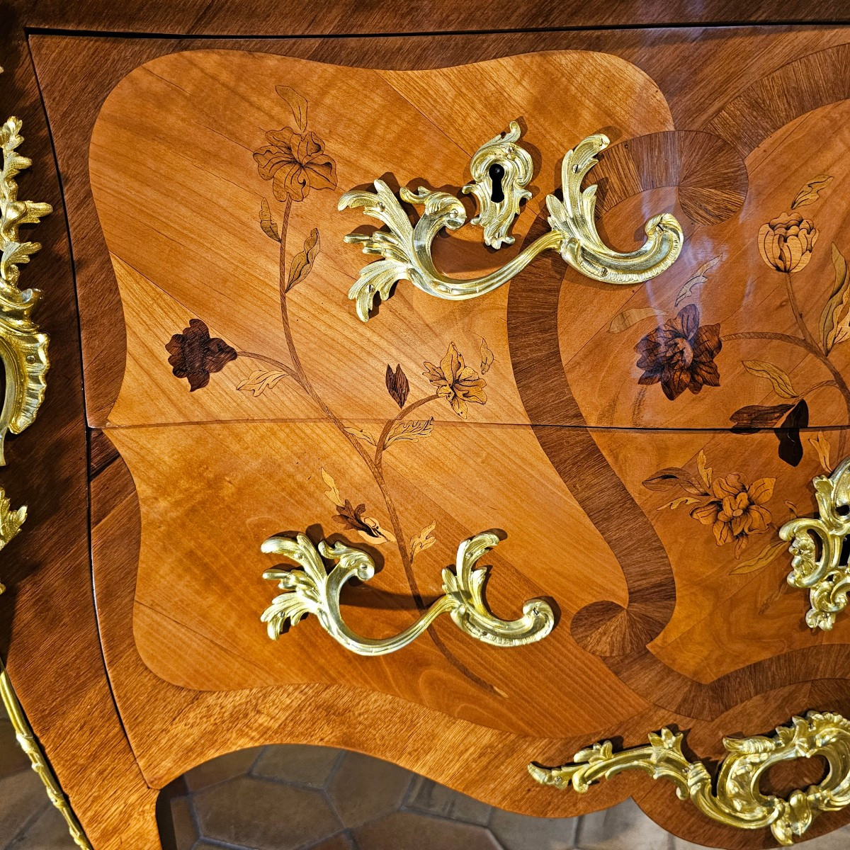 Commode de Forme Galbée Epoque Louis XV-photo-3