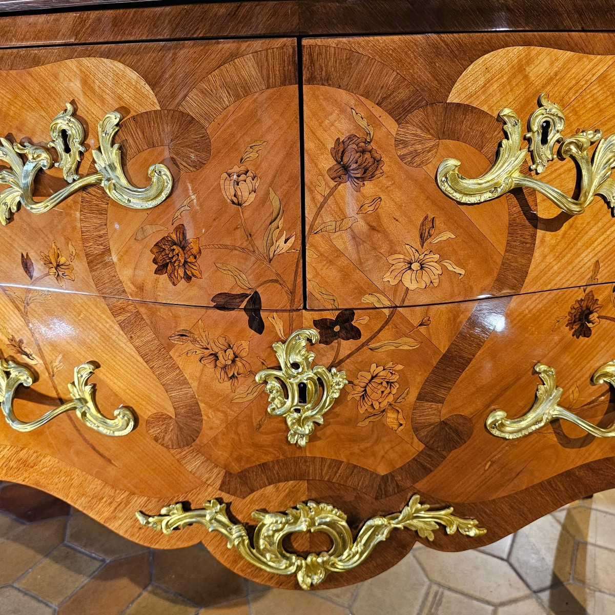 Commode de Forme Galbée Epoque Louis XV-photo-4