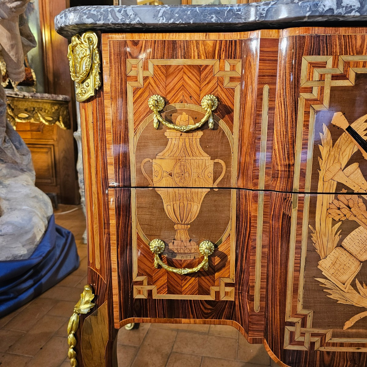 Louis XV-louis XVI Transitional Period Commode With Projecting Top-photo-3