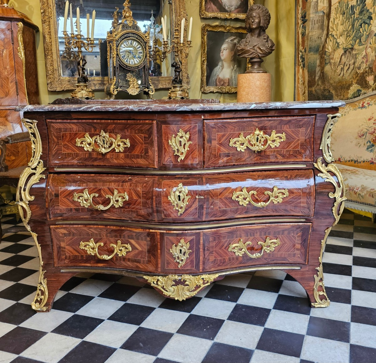 Commode de Forme Tombeau Epoque Régence