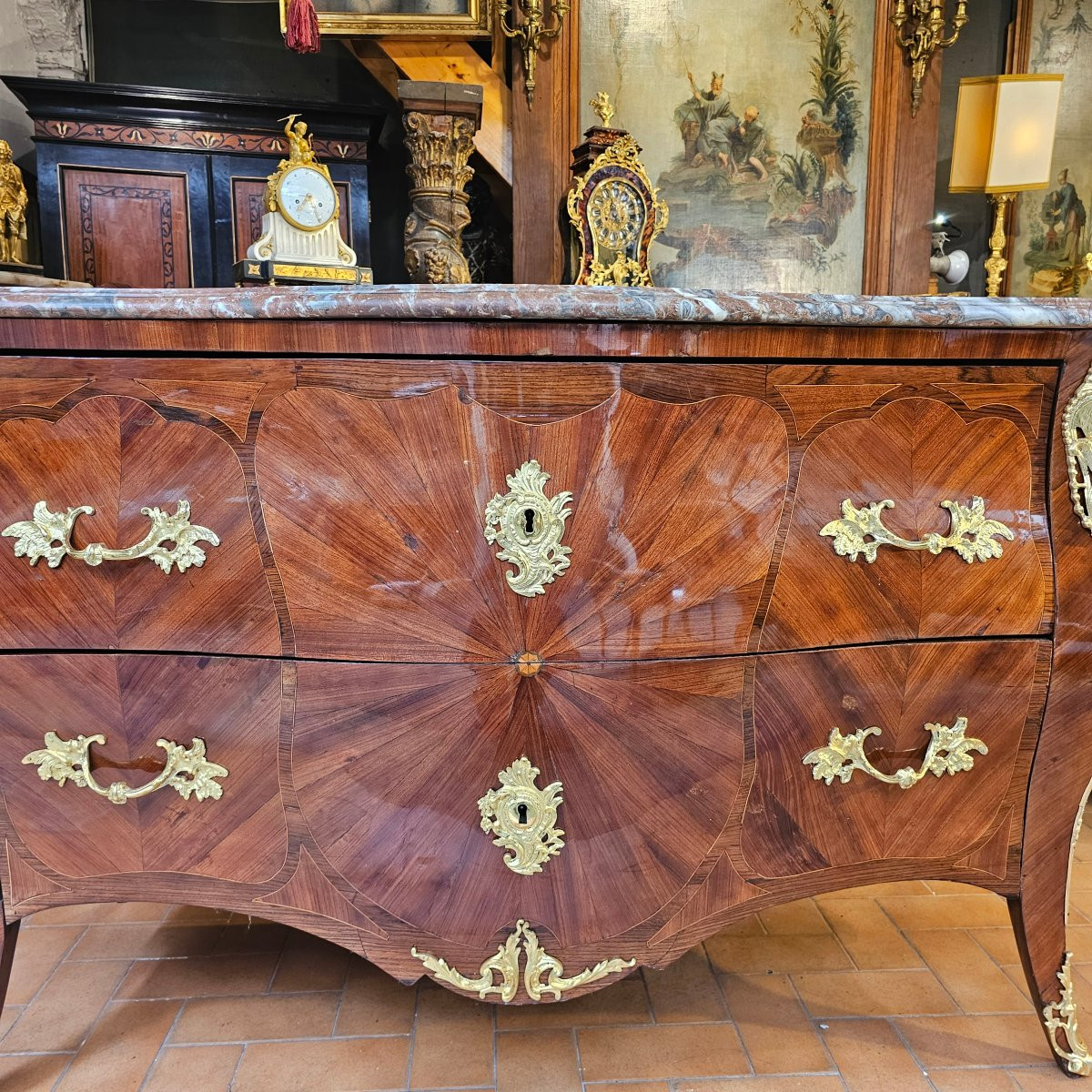 Importante Commode dite " Sauteuse " Epoque Louis XV-photo-2