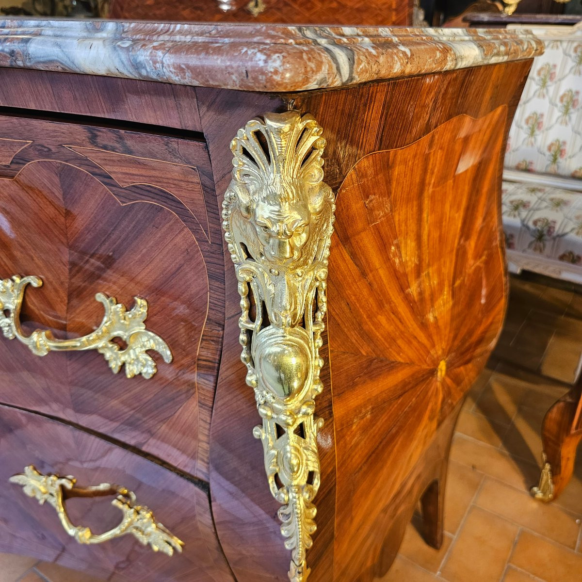 Importante Commode dite " Sauteuse " Epoque Louis XV-photo-4