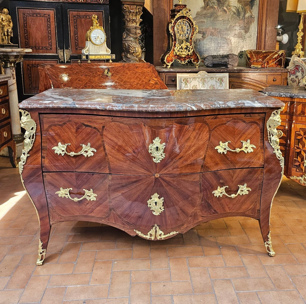 Importante Commode dite " Sauteuse " Epoque Louis XV-photo-1