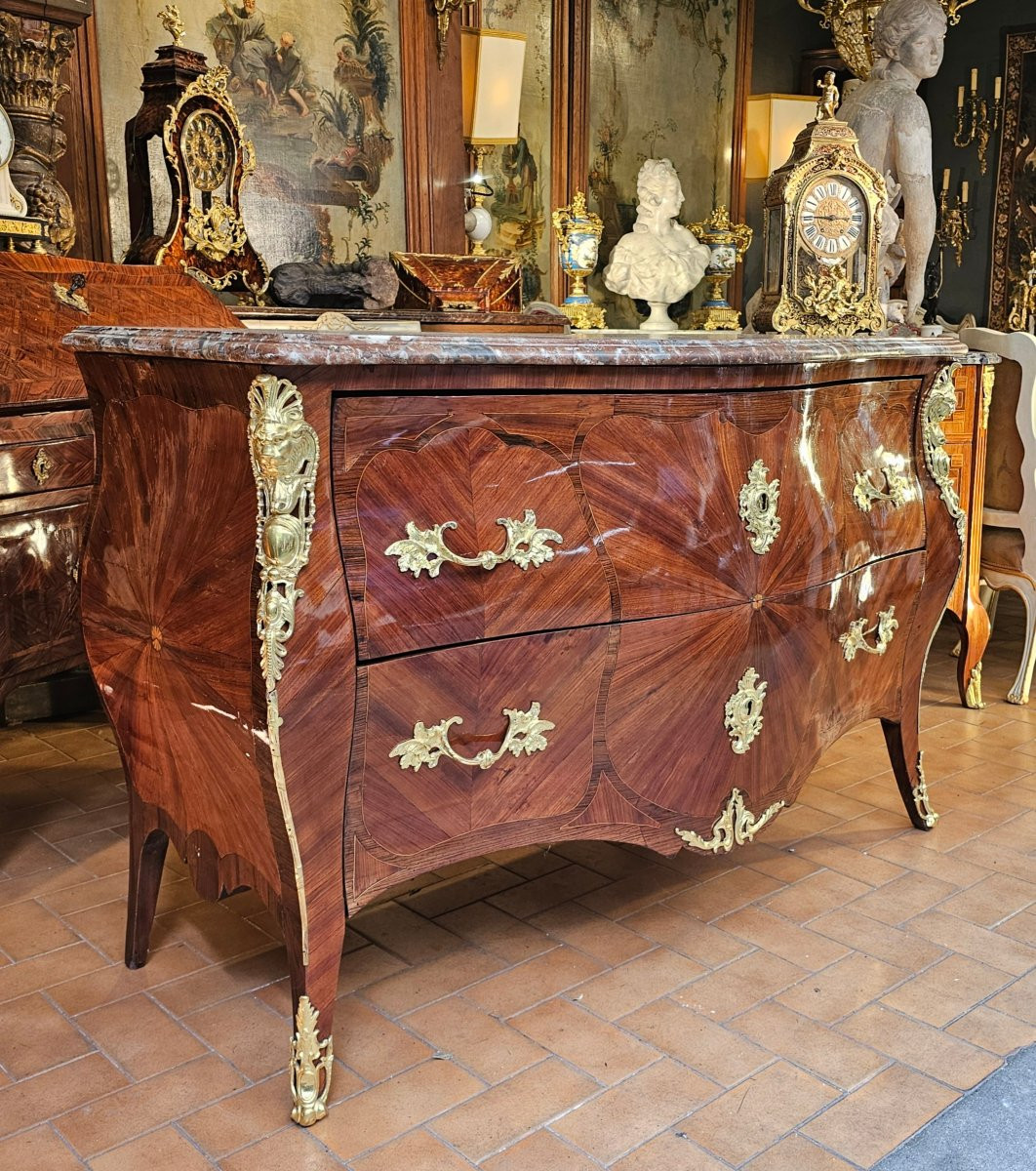 Importante Commode dite " Sauteuse " Epoque Louis XV-photo-2