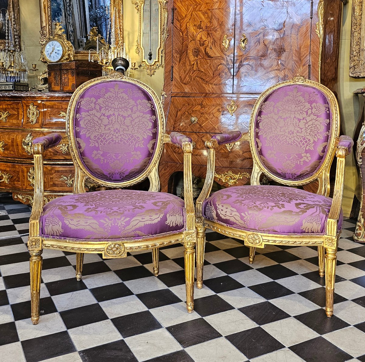 Paire de Fauteuils à Dossiers Médaillon Epoque Louis XVI-photo-3