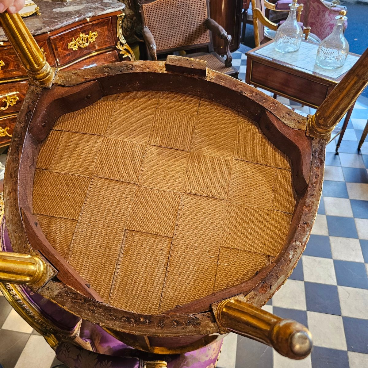 Paire de Fauteuils à Dossiers Médaillon Epoque Louis XVI-photo-2