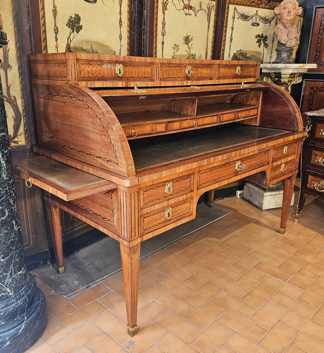 Important Louis XVI-style Cylindrical Desk-photo-1