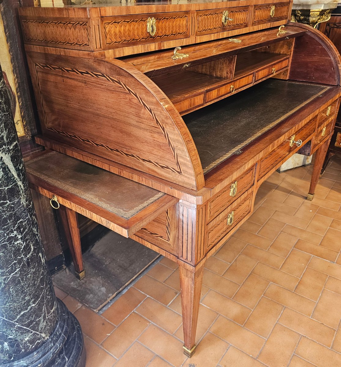 Important Louis XVI-style Cylindrical Desk-photo-3