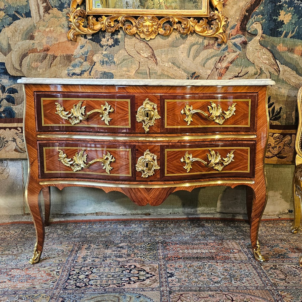 Large Commode Dite Sauteuse Epoque Louis XIV